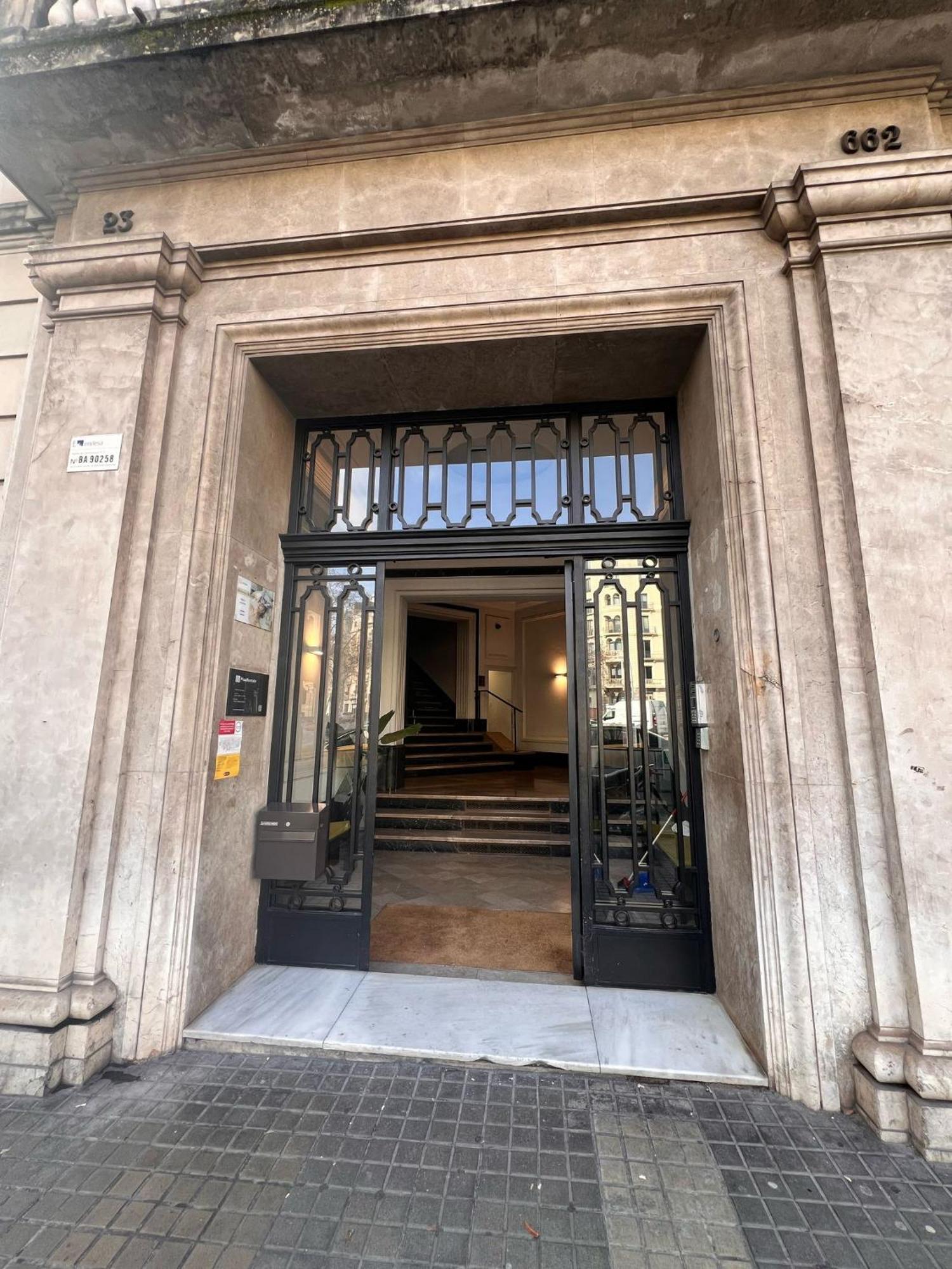 Fisa Rentals Gran Via Apartments — Photos 1
